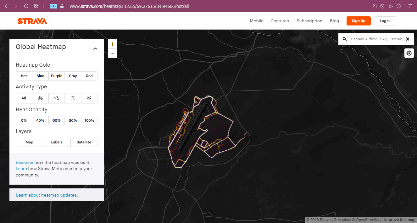 Mouvements de soldats au sein d'une base militaire américaine en Afghanistan révélés par la carte thermique (heatmap) de Strava.